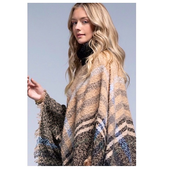 🆕 Plaid Print Turtleneck Poncho - NEW - Picture 2 of 10